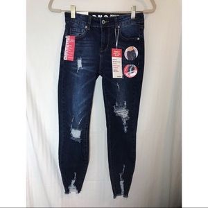 Distressed skinny jeans